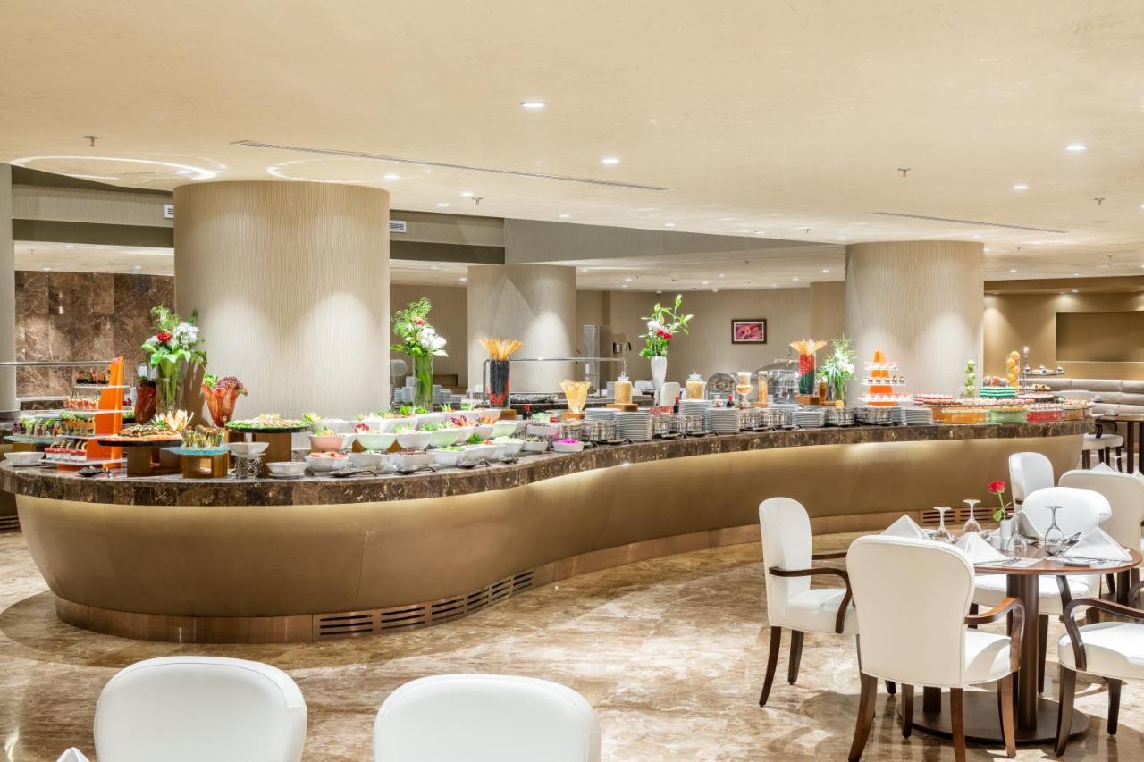 Millennium Makkah Al Naseem La La Mecca Esterno foto A buffet at a luxury hotel
