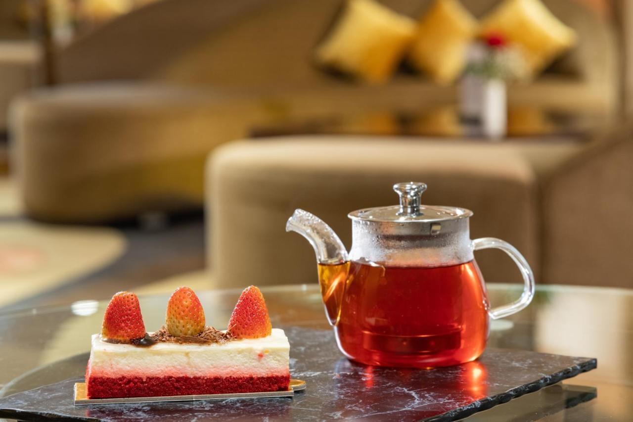 Millennium Makkah Al Naseem La La Mecca Esterno foto "The tea is served with a cake"